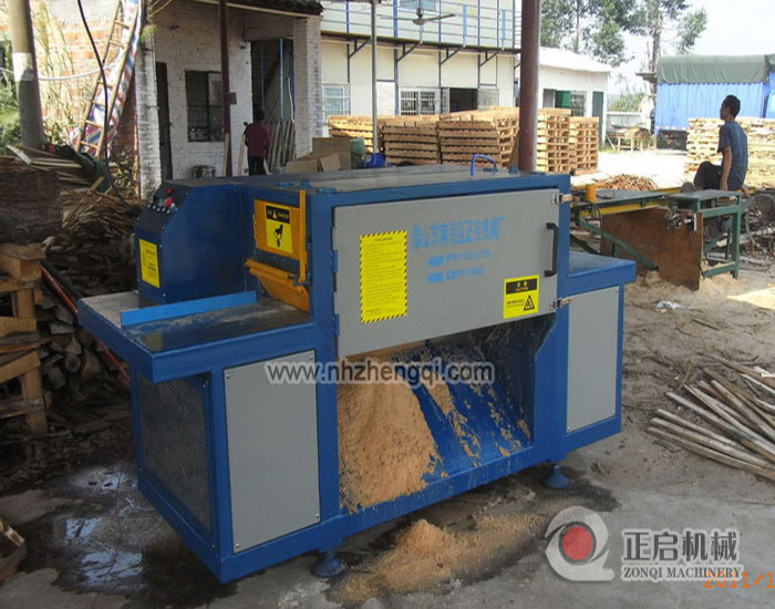 廣東省-肇慶市-四會縣-鋸桉木機(jī)加工現(xiàn)場