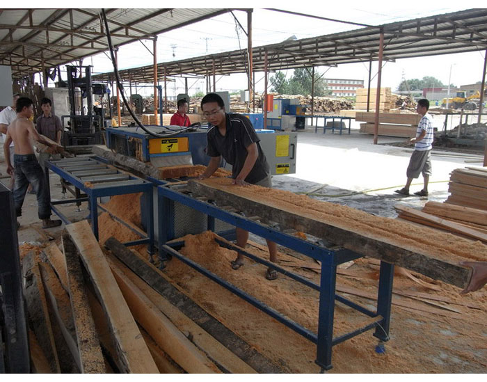 天津市-150方木多片鋸加工現(xiàn)場